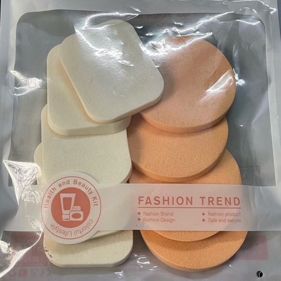 Brand new makeup sponge - Picture 2 of 2